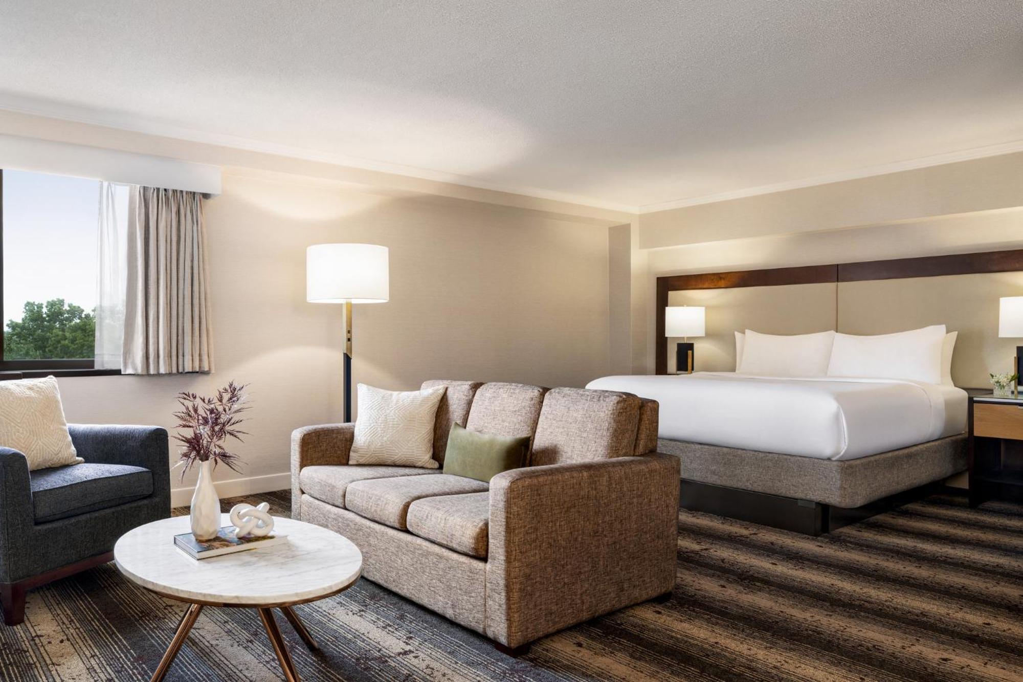 Crowne Plaza Edison By Ihg Hotell Exteriör bild