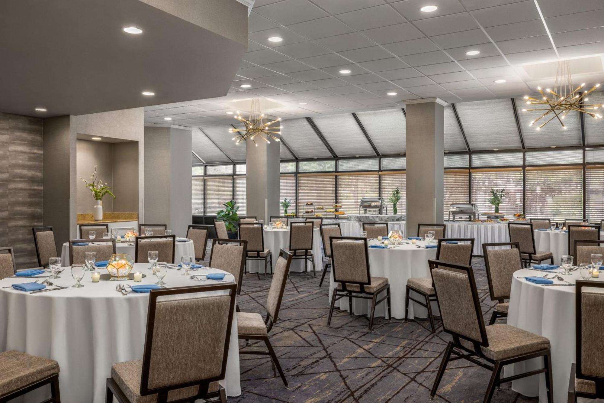 Crowne Plaza Edison By Ihg Hotell Exteriör bild