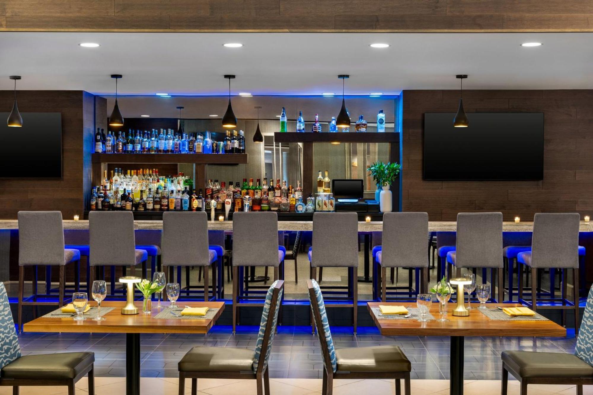 Crowne Plaza Edison By Ihg Hotell Exteriör bild